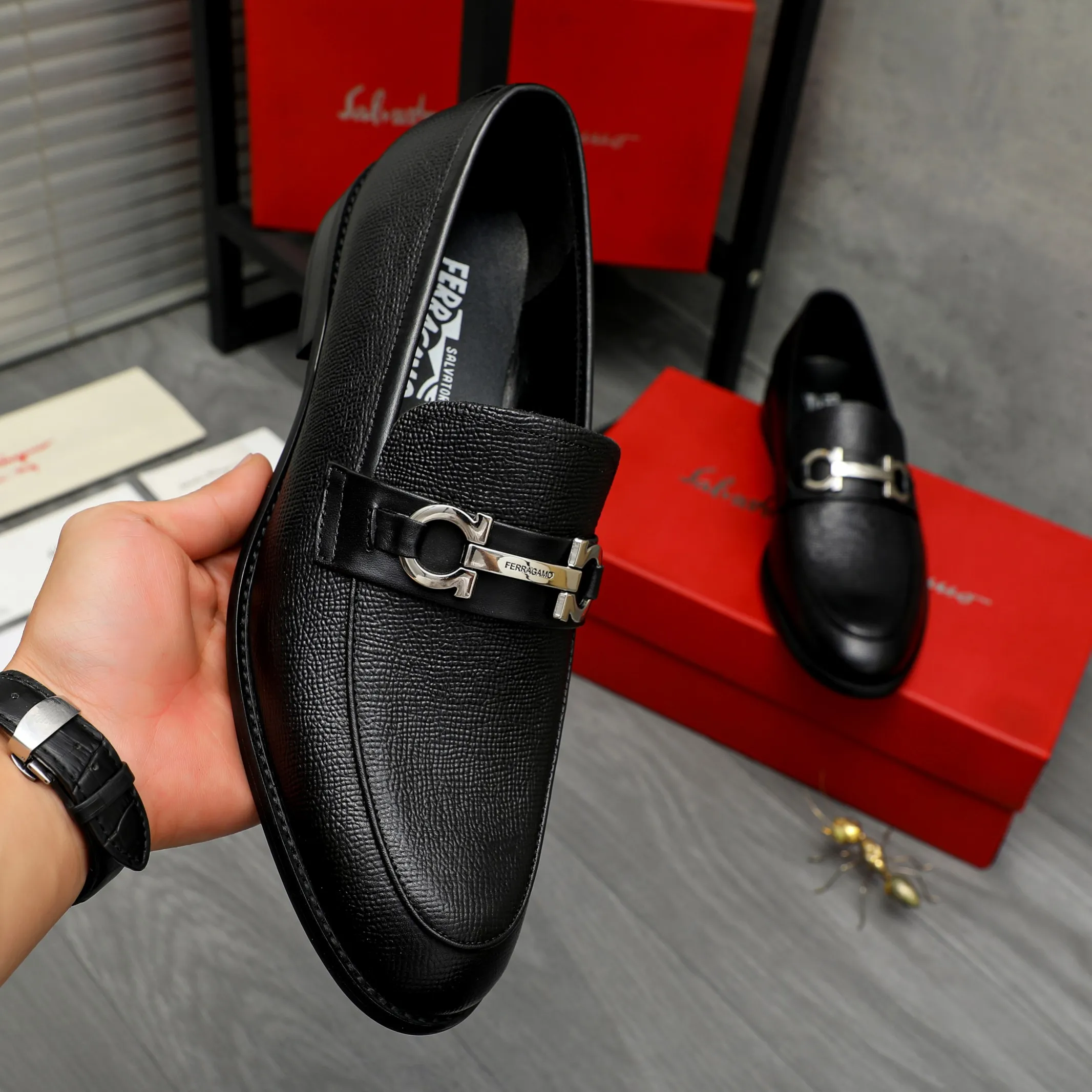 Men's shoes 💰420 Product trademark: Ferragamo "Ferragamo" business slip-on leather shoes Regular size: 39-45 (38.46 custom-made, non-returnable) Product materials: Selected high-quality pebbled cowhide upper, sheepskin lining, original rubber outsole